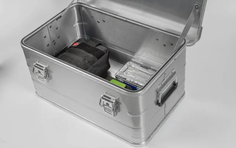 Artemis Outdoor Adventure Box – Medium-Sized Emergency Kit with Integrated Jump Starter