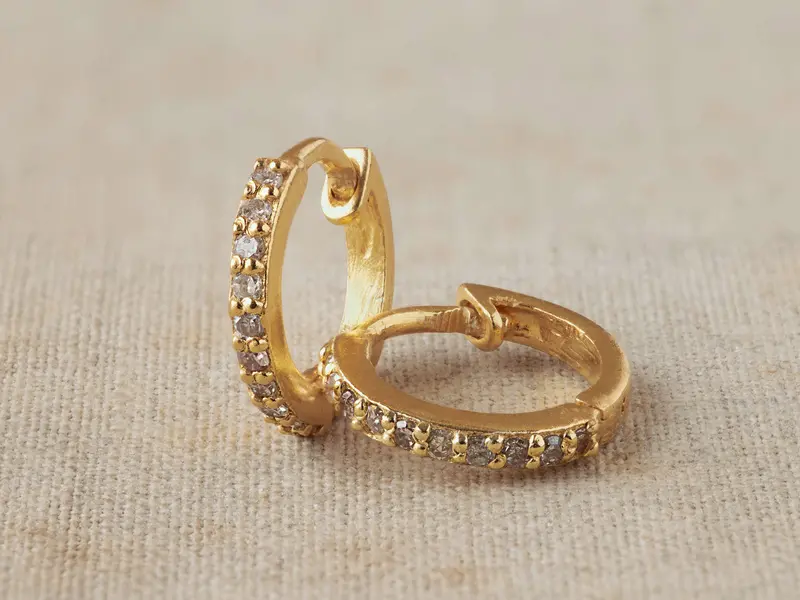 Ayla Sleek Huggie Earrings in Polished Gold