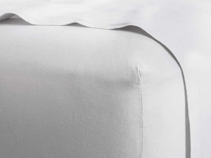 Contour-Fit Italian Linen Fitted Sheet – Subtle Variations from Garment Dyeing