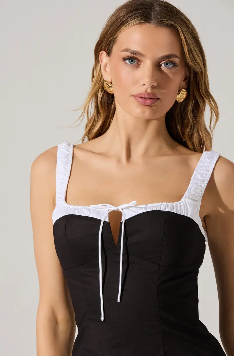Contrast-Detail Milkmaid-Inspired Top