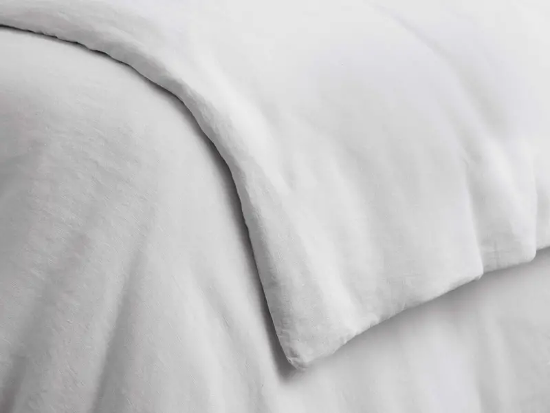 Italian Linen Duvet Cover – Organic-Looking Hues via Garment-Dye Technique