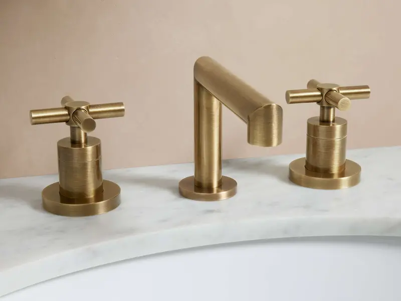 Lomas Kitchen Faucet – Antique Brass Finish