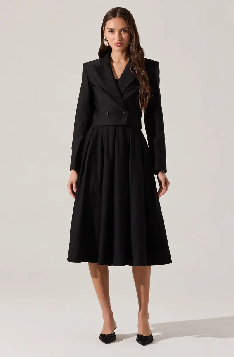 Modern Cropped Blazer by Leotie