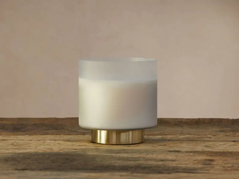 Retreat Amber Tobacco Scented Candle – Soy Wax Aromatherapy Candle