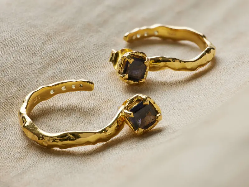 Safiya Hoop Earrings – Geometric Gold Alloy Design