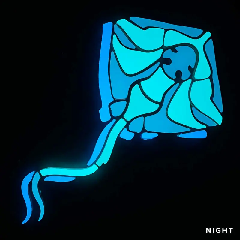 Stingray Glow-in-the-Dark Pool Mosaic Tile