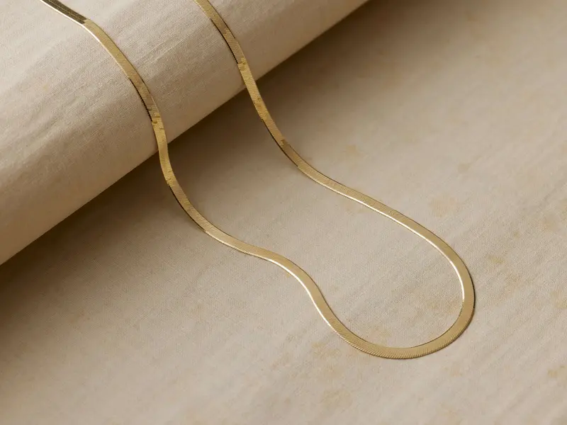 Sura Minimalist Snake Chain Necklace in Gold